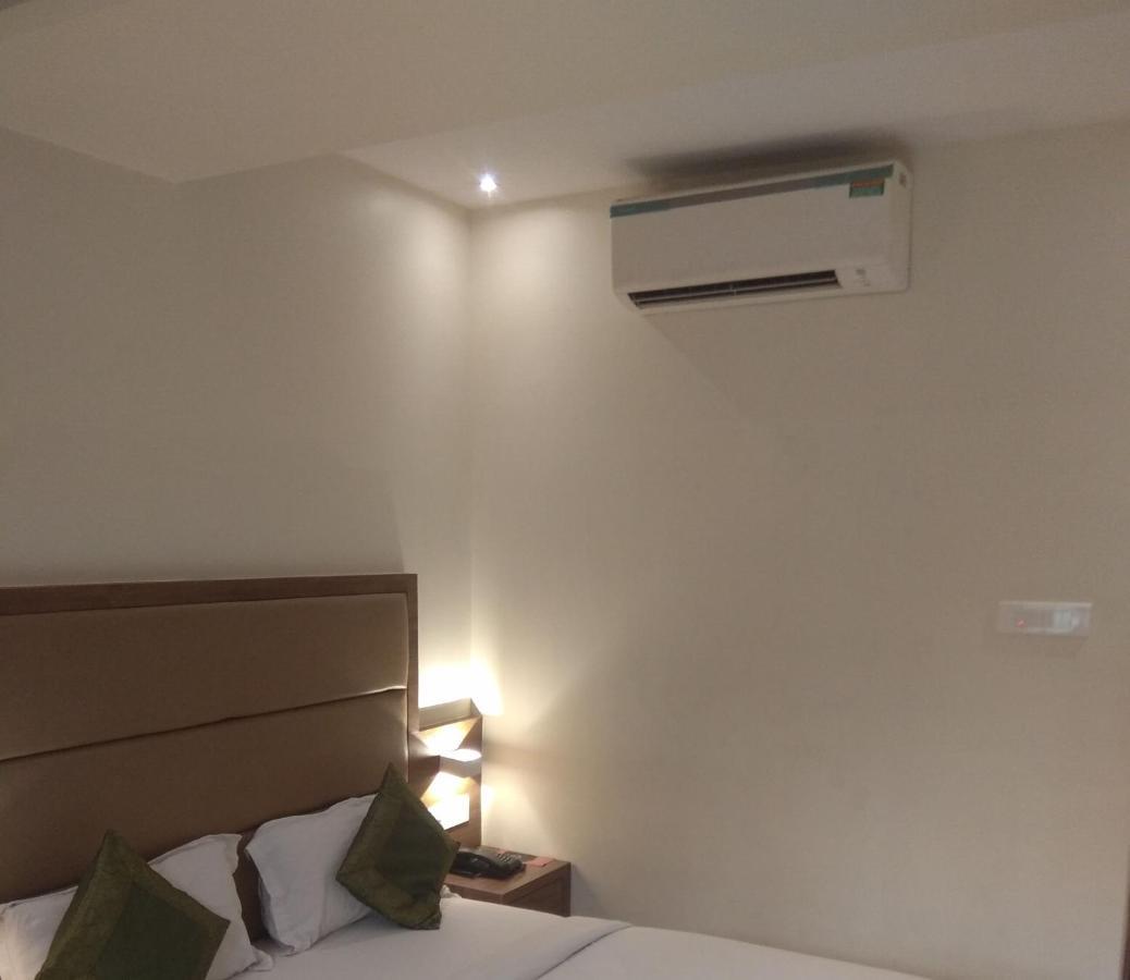 Hotel West Blue Bombay Eksteriør billede