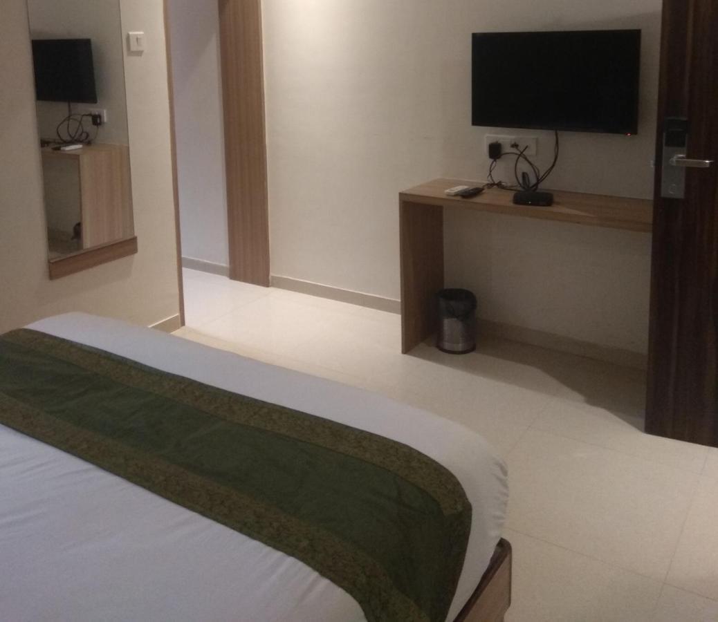 Hotel West Blue Bombay Eksteriør billede