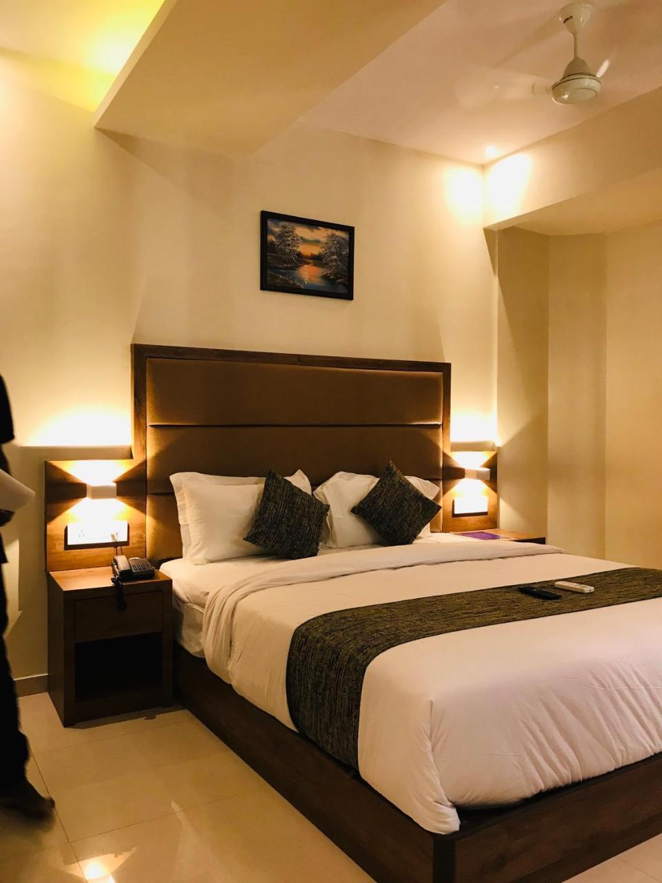 Hotel West Blue Bombay Eksteriør billede