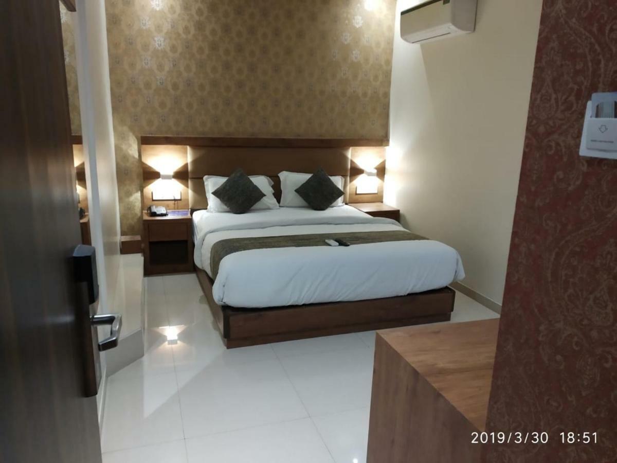 Hotel West Blue Bombay Eksteriør billede